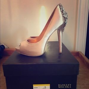Badgley Mischka Kiara Peep Toe pumps